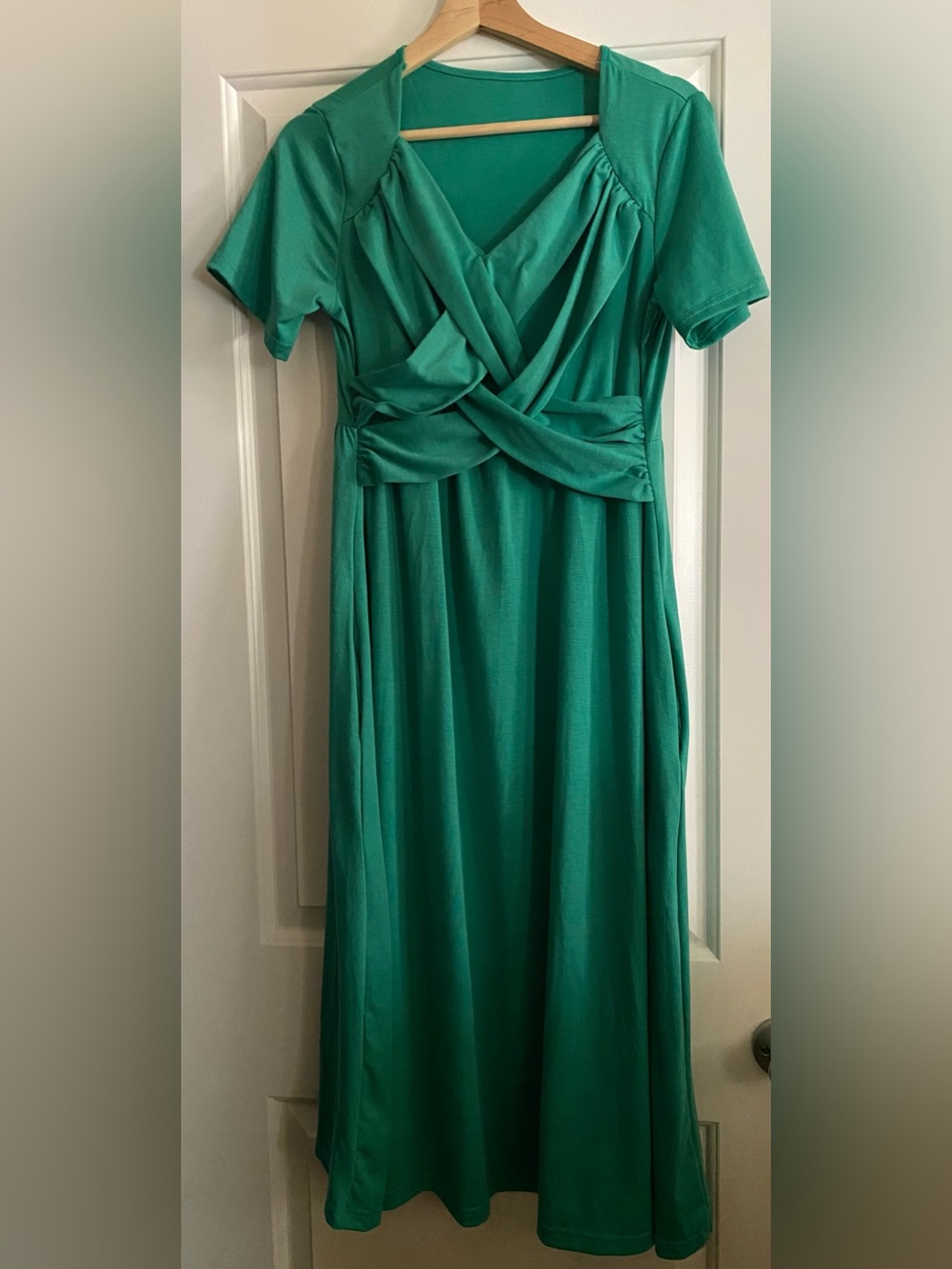 Green Short Sleeve Midi Dress With Pockets and Crossover Detail M